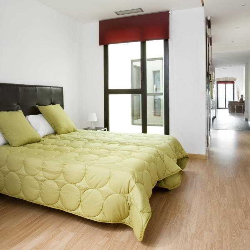 Short Stay Group Liceu Serviced Apartments Барселона Экстерьер фото