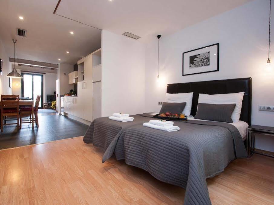 Short Stay Group Liceu Serviced Apartments Барселона Экстерьер фото