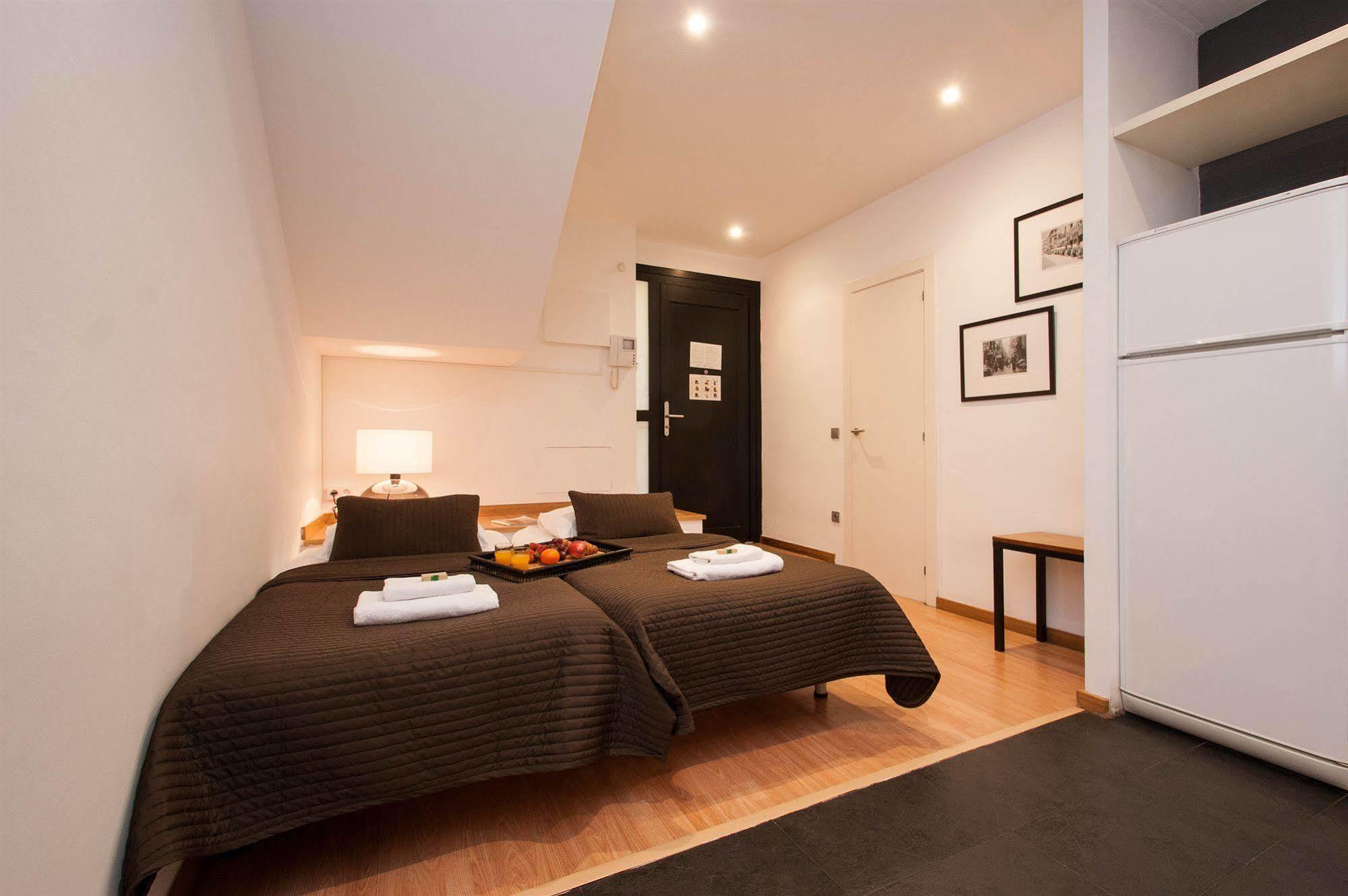 Short Stay Group Liceu Serviced Apartments Барселона Экстерьер фото