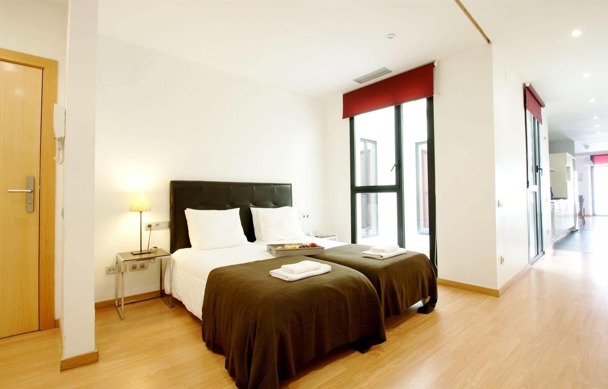 Short Stay Group Liceu Serviced Apartments Барселона Экстерьер фото